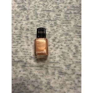 Chanel Le Vernis Nail Color 695 Perle de Corail Shimmer